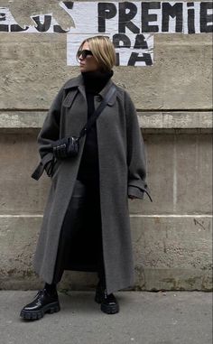 Grey Wool Coat Outfit, Alexis Foreman, Grey Coat Outfit, Activewear Photoshoot, Grey Winter Coat, December Outfits, Old Money Outfit, Monochromatic Fashion, Money Outfit