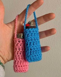 Solid Crochet Lighter Holder Bulk Crochet Gifts, Crochet Essential Oil Holder, Knitted Lighter Holder, Crochet Dorm Ideas, Crochet Fuzzy Dice, Crochet Car Scent Holder, Small Items To Crochet, Lighter Case Crochet, Fast Easy Crochet Projects Christmas Gifts