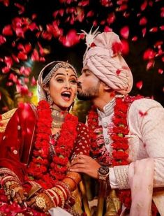 शादी की तस्वीरें, Marriage Photography, Couple Wedding Dress, Bridal Photography Poses, Indian Wedding Couple Photography, Indian Wedding Couple