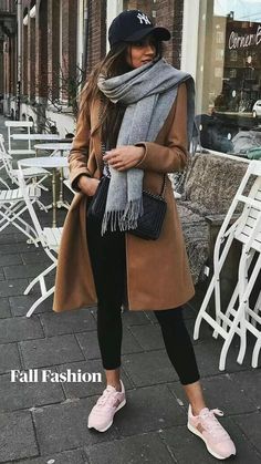 Tan Coat, Classy Winter Outfits, Chic Winter Outfits, Stylish Scarves, Ranveer Singh, Urban Street Style, Autumn Street Style, Casual Winter Outfits