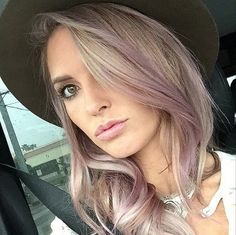 Audrina Patridge picked a champagne silver and dusty violet hair color. Lavender Highlights, 2015 Hair, Champagne Hair, Hot Head, Audrina Patridge, Lauren London, 2015 Hairstyles