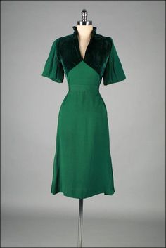 Dress Emerald Green, That Dress, Pleated Sleeves, Vintage Wardrobe, Looks Black