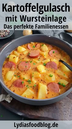 Einfaches Kartoffelgulasch mit Rindswurst Dinner Recipes Easy Quick, Weird Food, Easy Cooking, Family Meals