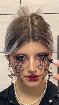 Maquillage Yeux Cut Crease, Drag Make-up, Makeup Drawing, Halloween Makeup Pretty, Face Art Makeup, Graphic Makeup, Alternative Makeup, Cool Makeup Looks, Valentines Makeup