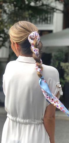 Quick and Easy Scarf Braid Styles for Beginners Outfits With Hair Scarves, Scarf Braid, Scarf Ponytail, Hair Scarves, Hair Scarf Styles, Elegant Scarves, Braided Updo