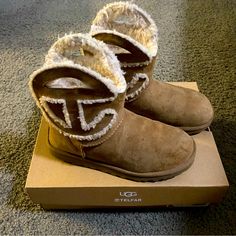 Pull-On Style Size 6 In Men’s ( Converts To Women’s 8 Approx) Chestnut Color Unique Telfar Logo At Sides Condition - Good ( Worn In Snow A Few Times Later Winter And Could Use Some Cleaning, Has Signs Of Imperfections From Normal Wear) Please See All Phots Ugg X Telfar Boots, Telfar Ugg Boots, Telfar Boots, Telfar Ugg, Telfar Logo, Shower Skin Care, Chestnut Color, Late Winter, Best Wear