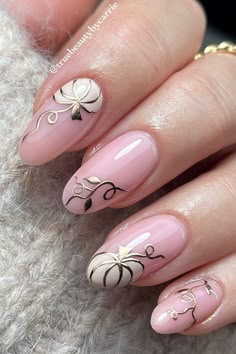 Medium almond shaped white pumpkin nails adorned with gold outer lines and gold leaves. White Pumpkin Nails, Pumpkin Nail Art, Glitter Accent Nails, Pumpkin Nails, Medium Almond, Simple Acrylic Nails, Casual Nails, Nail Polish Art, Aesthetic Nails