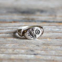 Dandelion Botanical Ring Dandelion Ring, Recycled Metal Jewelry, Botanical Ring, Mirror Jewelry Armoire, Jewelry Nature, Custom Wedding Rings, Wedding Rings Halo, Bronze Ring, Botanical Jewelry