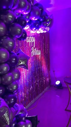 Decoración para fiesta 18th Party Ideas, Lila Party, 14th Birthday Party Ideas, Purple Birthday Party, Neon Birthday Party