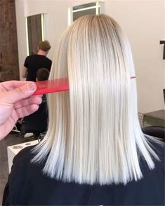 Dimensional Platinum, Blond Hairstyles, Pearl Blonde, Blonde Balayage Highlights, Blonde Hairstyle, Light Blonde Hair, Balayage Blonde, Long Hair Color