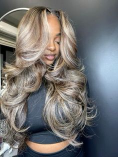 Black And Brown Highlights Wig, Quick Weave With Highlights, Highlight Frontal Wig, Black Women Blonde Highlights, Spring Hairstyles For Black Women, Blonde Highlights Black Women, Hair Color Ideas For Black Women, Hair Esthetics, Blonde Chocolate