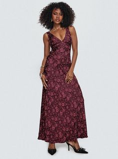 Maxi dress  Floral print, v-neckline, gathered ruched detailing at bust, invisible zip fastening at side, Non-stretch material, lined at bust Princess Polly Lower Impact Main: reclaimed rayon 50% reclaimed polyester, Lining: 95% reclaimed polyester 5% spandex Muna Concert Outfit, Fall Barn Wedding Guest Dress, Maroon Formal Dress, Wedding Guest Dress Fall, Fall Formal Dresses, Hoco Inspo, V Neck Maxi Dress, Red Maxi Dress, Sweetheart Neckline Dress