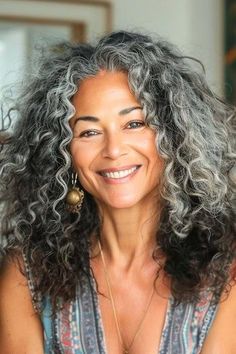 Grey Curly Hair, Salt And Pepper Hair, Natural Gray Hair, Hairstyles For Women Over 50, Brunette Color, Lob Hairstyle, Natural Curls Hairstyles