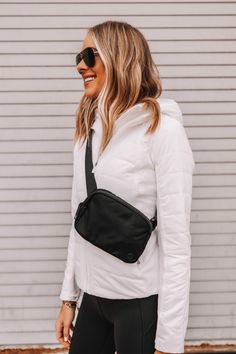 How To Style Fanny Pack Women, Lululemon Backpack Outfit, Lululemon Fanny Pack Outfit, Hip Pack Outfit, Fanny Pack Outfit Summer, Lulu Fanny Pack, Fany Pack, Lululemon Fanny Pack, Fanny Pack Outfit