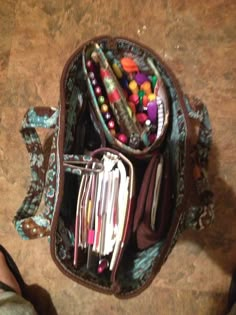 Vera Bradley Purse with all the planning neccessities :) Vera Bradley Aesthetic, Mochila Aesthetic, Grunge Backpack, Planner Bag, Middle School Outfits, Aesthetic 2000s, Inside My Bag, Cool Journals