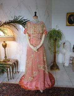 Edwardian ball gown, 1904 Edwardian Ball Gown, 1900s Dress, Edwardian Gowns, Dinner Gown, Antique Dresses, Romantic Dresses, Lace Summer Dresses, Antique Hats