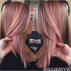 Rose gold highlights on blonde hair with a lob haircut Rose Gold Hair With Lowlights, Rose Gold Hair With Blonde Money Piece, Blonde Balayage Rose Gold, Blonde Hair With Rose Gold, Beleyage Hair, Blonde Lob Haircut, Highlights On Blonde Hair, A Lob Haircut