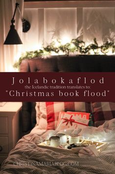 a bed with christmas decorations on it and the words jolaboak afflod