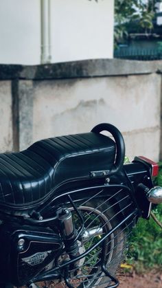 a black motorcycle parked next to a building