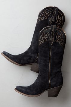 Impeccably styled and sumptuously soft, the Fairfield cowboy boots are as comfortable frolicking at festivals as they are cruising the honky-tonks. Deftly handcrafted from durable cowhide suede, these gorgeous snip-toe cowboy boots feature stitched western designs, leather piping, and stacked leather heels. Finished with calf leather lining and pullstraps for easy on/off wear. Formal Dress With Cowboy Boots, Womens Black Cowboy Boots, Boots For Women Cowboy, Women's Cowboy Boots, Black Cowgirl Boots, Cowboy Boots For Women, Western Designs, Dresses With Cowboy Boots