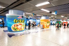 there are many people walking around in the airport lobby with ice creams on display