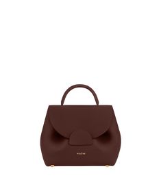 A reinterpretation of Polène’s flagship model, the “Numéro Un Nano” is instantly recognizable thanks to the blended curves and folds that give this model its signature shape. Polene Bag, Burgundy Bag, Stylish Celebrities, Lifestyle Women, Best Wallet, Baked Oatmeal, Fashion World, Day Bag, The Red Carpet