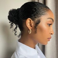 Slickback Bun 4c, Low Messy Bun Natural Hair, Low Slick Bun Natural Hair, Sleek Bun Black Women Natural, Natural Hair Sleek Bun Black Women, Clean Girl Hairstyle Black Women, Curly Buns Black Women, Slick Back Low Bun Curly Hair, Black Curly Hair Updo