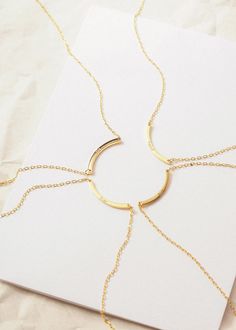 "These dainty curve bar necklaces will match with each other to form an Endless Circle. We can make it in bracelet form as well if you specify the request in your order. We can make set of 2, 3, 4 or more necklaces/bracelets as your request. A meaningful and delicate necklace set to express your endless love with friends, sisters, mother or whoever you love. ENDLESS CIRCLE NECKLACE SET DETAILS: * Material: 925 Sterling Silver * Color: 100% Silver, 18k Gold Filled, 18k Rosegold Filled * Font F2 i Besties Necklace, Bar Necklaces, Hammered Necklace, Travel Necklace, Mother Daughter Necklace, Bff Gift, Bff Necklaces, Sister Necklace, Best Friend Necklaces