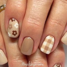 Turkey Nails, Regular Nail Polish, Simple Fall Nails, November Nails, Fall Gel Nails, Fall Nail Art Designs, Cute Simple Nails, Cute Nails For Fall, Plaid Nails