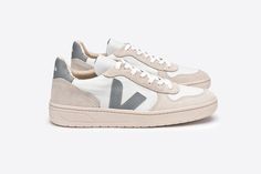 Baskets Veja V10 #sneakers #baskets #fresh #dopekicks #streetwear #sportswear Shoe Inspo, Shoe Obsession, Looks Style, Shoe Game, Golden Goose Sneaker