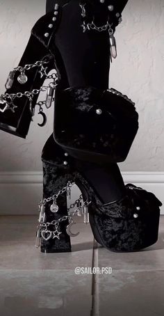 Hak Tinggi, Gothic Mode, Mode Shoes, Goth Shoes, Gothic Shoes, Fashion Shoes Heels, Cute Shoes Heels, Fancy Shoes