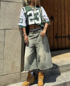 Big Jersey Outfit, Outfit Inspo Streetwear, Street Style Outfits Casual, Streetwear Fits, Tomboy Outfits, Aesthetic Style, Streetwear Fashion Women, Casual Chic Outfit, Outfit Aesthetic