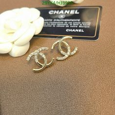 Size: Standard Size It comes with Dust box, Care manual, Tag, and Paper bag. Chanel Stud Earrings, Chanel Jewelry Earrings, Chanel Pearls, Gold Chanel, Chanel Earrings, Chanel Jewelry, Square Diamond, Royal Jewelry, Fabric Jewelry