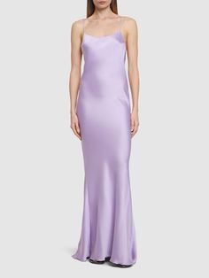 Fixed straps. Concealed zip closure. Low cut back. Model is wearing a size38 Taylor Wedding, Versace Brand, Bridesmaids Dress, Maxi Slip Dress, Lilac Dress, Satin Maxi, Shearling Jacket, Event Dresses, Low Cut