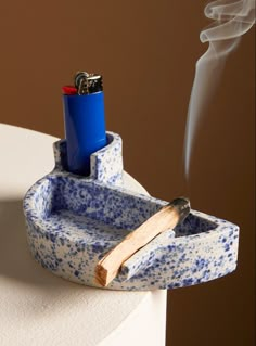 Hand Built Pottery Ashtray, Ceramics Ashtray Pottery, Cool Ceramic Ashtrays, Ceramic Pottery Ashtray, Ash Try Out Of Clay, Cute Ashtray Ideas, Diy Ceramic Ashtray, Diy Ashtray Ideas