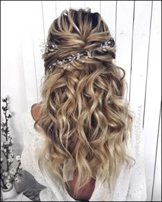 Every girl has a princess dream, and on the wedding day, girls' dream comes true. Veil Hairstyles, Half And Half, Trending Hairstyles