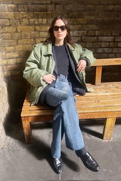 Alexa Chung Style Winter, Alexa Chung Street Style, Mother Is Mothering, Alexa Chung Style, Oufits Casual, Style Muse, Spring Jacket, Instagram Style, Eclectic Fashion