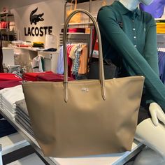 New! Lacoste Tote - Brown Zip Top One Zip Pocket Inside Durable Everyday Use *** 100% Authentic *** New With Tag Fast Shipping / Packed With Care Lacoste Bag Women, Lacoste Aesthetic, Lacoste Tote Bag, Realistic Wishlist, Tote Bag Outfit, Gold Tote Bag