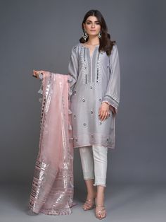 Pakistani Formal Dresses, Gaun Fashion, Pakistani Fashion Casual, Pakistani Dresses Casual, Pakistani Fashion Party Wear, Hippy Chic, Salwar Kamiz, Beautiful Pakistani Dresses, Kurti Designs Party Wear