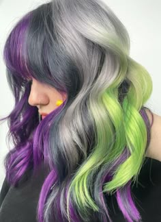 Blond Hair With Green Highlights, Halloween Hair Dye Ideas, Spooky Hair Color, Halloween Hair Dye, Halloween Hair Color Ideas, Halloween Hair Color, Purple And Green Hair, Spooky Hair, Christmas Colours