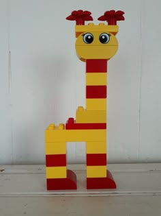 a toy giraffe made out of lego blocks