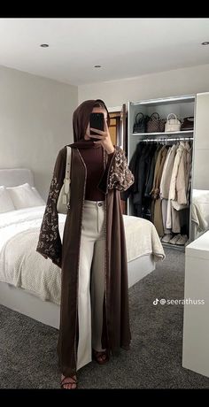 Muslim Abaya Style, Saudi Arabia Outfit Women, Hijab Date Outfit, Hijabi Date Night Outfit, Hijabi Party Outfit, Abaya With Jeans, Casual Abaya Outfits, Muslim Modest Outfits, Abaya Fits