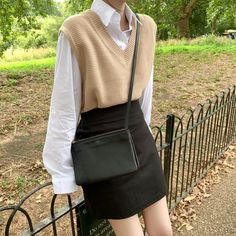 Sweater Vest Outfit, Dark Academia Fashion, Academia Fashion, Sweater Vest Women, Women Sweater, Vest Outfits, Outfits Casual, Fashion 2020