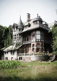 an old abandoned house with ivy growing on it's windows and balconies