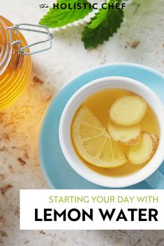 Lemon Ginger Water, Lemon Water Recipe, Drinking Warm Lemon Water, Lemon Water In The Morning, Pineapple Water, Banana Drinks, Lemon Diet, Warm Lemon Water, Drinking Lemon Water