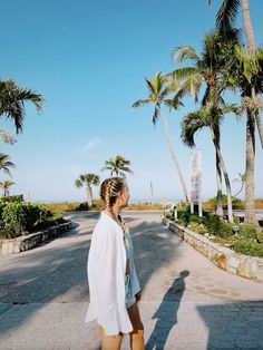 island girl, beach girl, beach aesthetic, beach outfits, palm trees, summer, summer outfits, summer aesthetic, sanibel island, captiva island Beach Town Aesthetic Outfit, Beach Babe Aesthetic Outfits, Beach Hoodie Aesthetic, Beach Aesthetic Gyaru, Sufer Girl Aesthetic Outfits, Soft Girl Aesthetic, Captiva Island, Sunset Lover