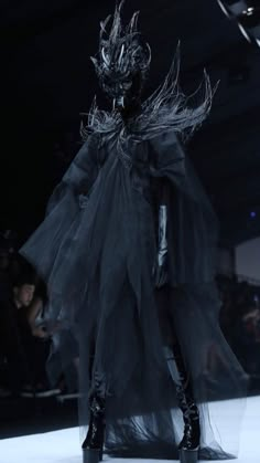 Eldritch Fashion, Space Themed Fashion, Dark Futuristic Fashion, Dark Futuristic Aesthetic, Weird Fashion Aesthetic, Dark Fantasy Fashion, Ceremonial Armor, Scary Fashion, Luxury Goth