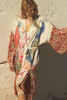 Cute Robes For Women, Kimono Photoshoot, Palm Royale, Kimono Lingerie, Feminine Clothing, Weekend Fashion, Anthropologie Clothing, Wedding Night Lingerie, Mode Kimono