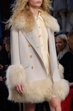 Sonia Rykiel Fall 2016 Runway Pictures - Livingly Coat Closet, Winter Chic, White Coat, Sonia Rykiel, Fall 2016, Looks Style, Looks Vintage, Couture Fashion