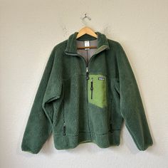 Vtg Y2k Patagonia M's Classic Retro-X Fleece Jacket Forest Green Rare Color - Xl M2804 Excellent Vintage Pre-Loved Condition That Was Gently/Lightly Worn With No Flaws (Like New) - Well Maintained. See All Pictures For Detail. Embrace The Great Outdoors In This Vintage Patagonia Retro-X Fleece Jacket. The Forest Green Color Adds A Touch Of Classic Style To Your Wardrobe, While The Stand-Up Collar And Full Zip Closure Give It A Retro Feel. Made From 100% Polyester, This Jacket Is Perfect For Casual Occasions And Is Machine Washable For Easy Care. Featuring A Limited Edition Design, This Jacket Is A Must-Have For Outdoor Enthusiasts. With Its Short Length And Zipped Pockets, It's Perfect For Green Long Sleeve Fleece Jacket For Hiking, Patagonia Hooded Fleece Jacket With Pockets, Patagonia Winter Fleece Jacket With Pockets, Patagonia Fleece Jacket With Pockets For Winter, Green Casual Fleece Jacket For Outdoors, Long Sleeve Fleece Jacket For Hiking, Long Sleeve Fleece Jacket With Pockets For Hiking, Patagonia Long Sleeve Fleece Outerwear, Patagonia Fleece Long Sleeve Outerwear